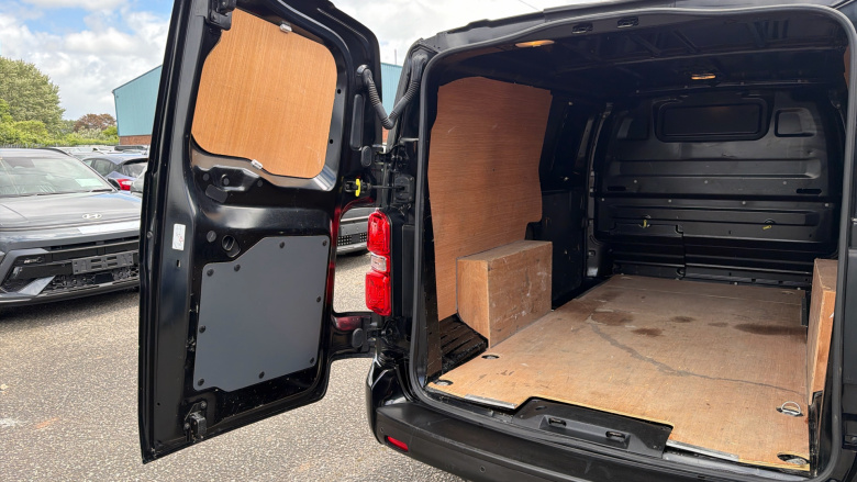 Vauxhall Vivaro L2 Diesel 3100 2.0d 145PS Pro H1 Van
